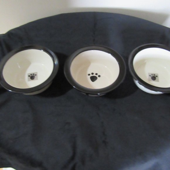 Dog Dishes 3 Ceramic type dog dishes Top Paws - Picture 3 of 7
